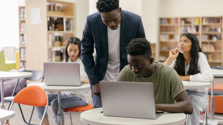 Formation intelligence artificielle Nexa : guide complet du bachelor au mastère